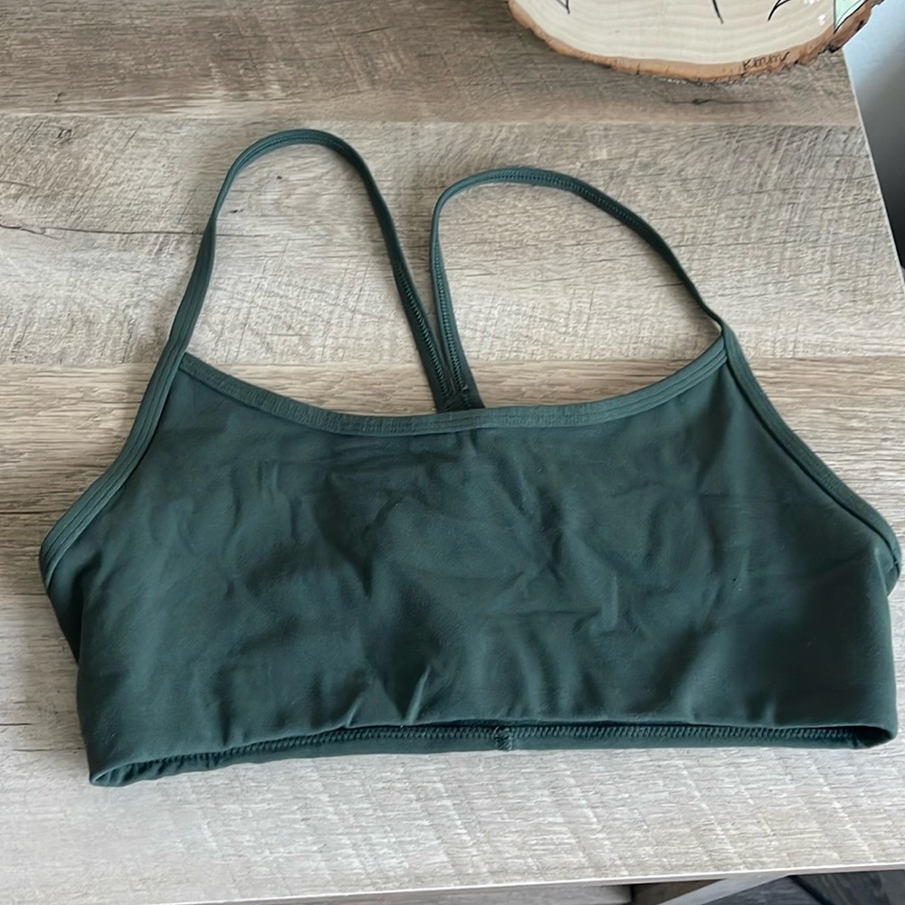 Vuori sports bra